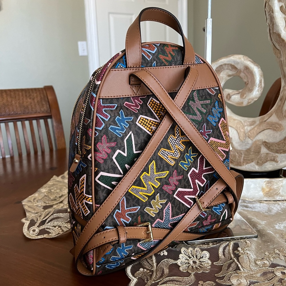 Michael Kors signature logo backpack - Picture 4 of 13
